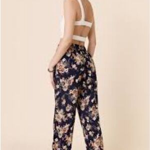 Francesca's Collections Navy Floral Cropped Pants